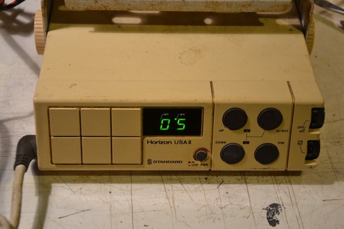 Standard Horizon USA II Boat VHF FM Marine Radio & Mount - Zdjęcie 16 z 16