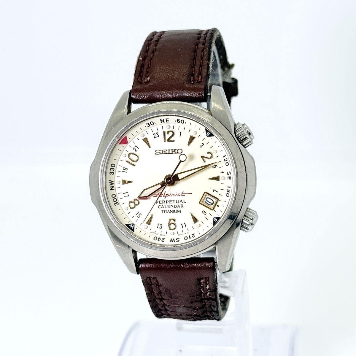 SEIKO Red Alpinist 8F56-00D0 Ivory Date Quartz Men's Watch from JP