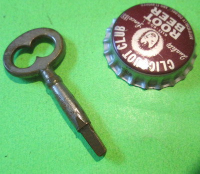 VINTAGE SINGER SEWING MACHINE SKELETON KEY HAS 4 SIDES MORE KEYS LISTED ywq444