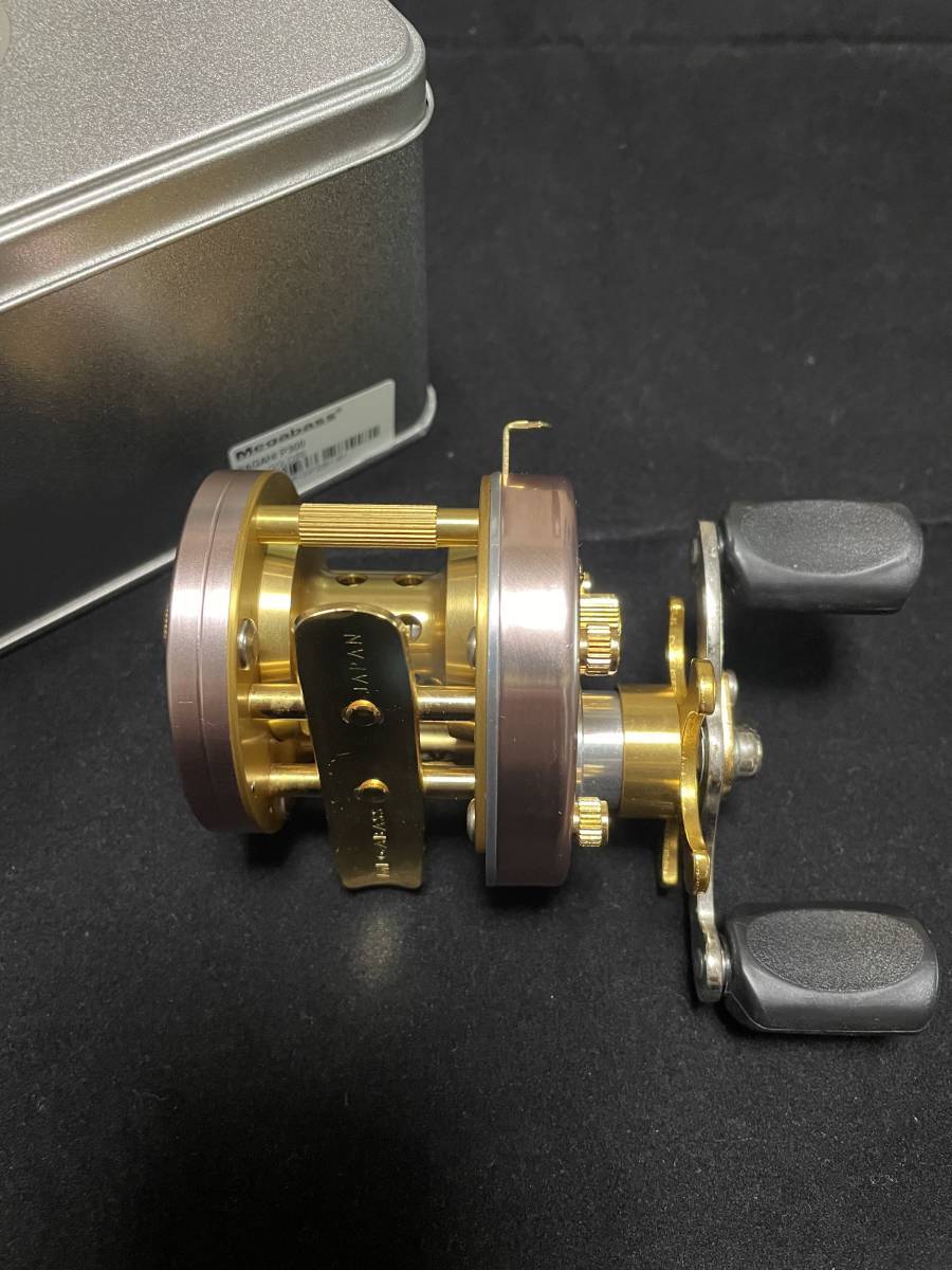 Rare Megabass Pagani P300 R Pink Gold Right Handle Baitcast Rare Megabass Pagani P300 R Pink Gold Right Handle Baitcast