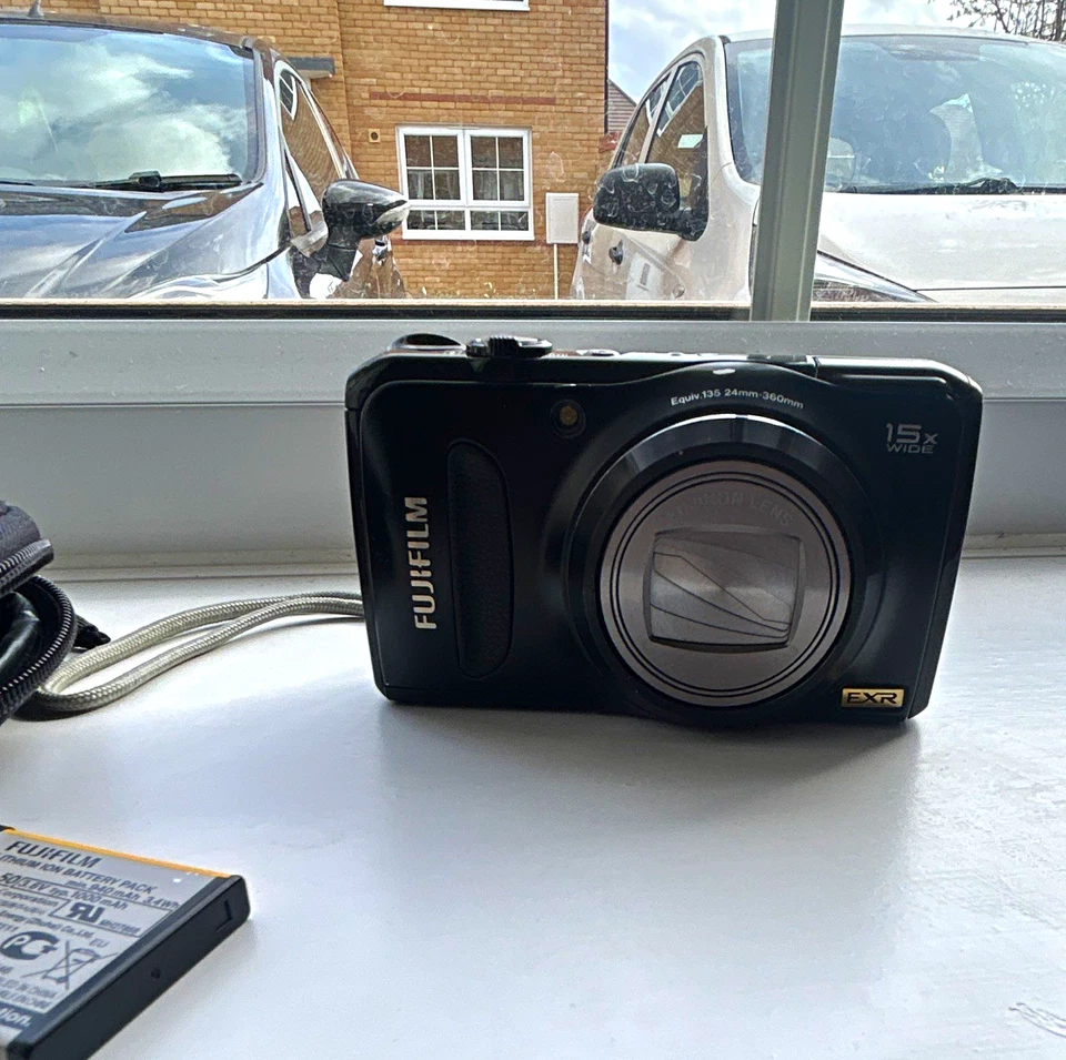 Fujifilm FinePix F300 EXR, photo 1 of 5
