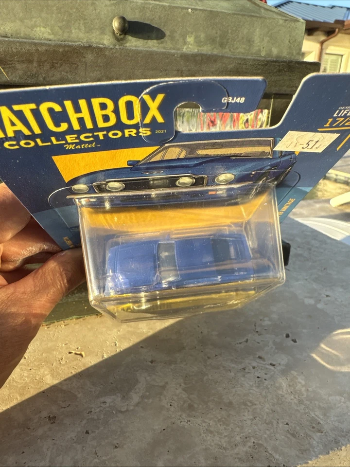 Matchbox Collectors 1977 Aston Martin V8 Vantage - NEAR MINT - #17 - Image 4 of 4