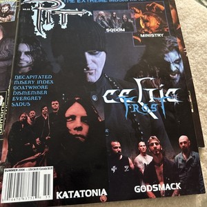 Lot of Pit Magazine 55, 44, 31 vital remains six feet under,. 2006, 2000, 2003