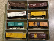 Lotto 8 auto treno merci miste vintage Athearn BlueBox assemblate HO vedi descrizione nuove con scatola