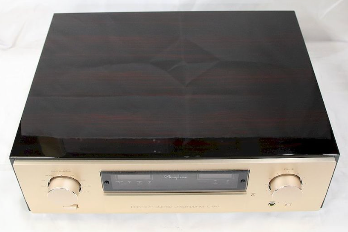 Accuphase C-2810（リモコン・元箱付き) Accuphase C-2810（リモコン・元箱付き) Accuphase C-2810（リモコン