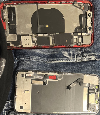 Apple iPhone XR 64GB Red 6.1in Smartphone For Parts or Not Working 