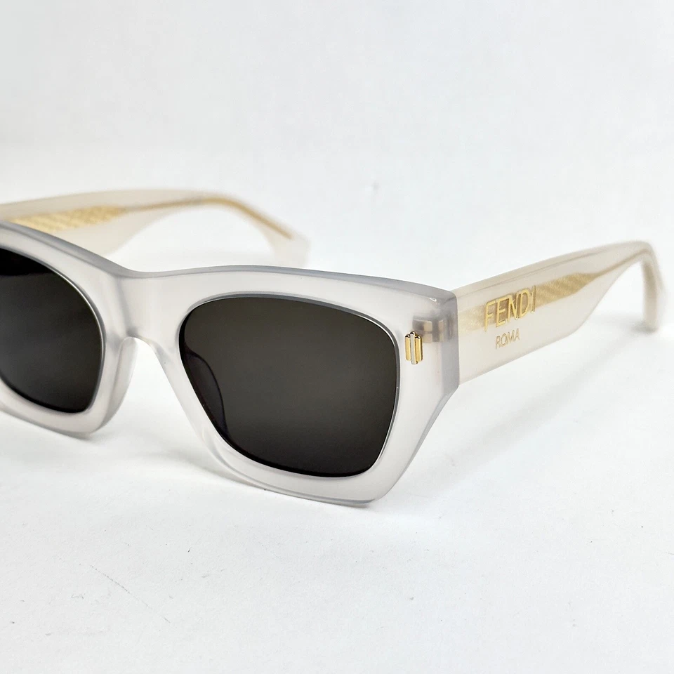 Auténticas gafas de sol Fendi Roma 40100 blancas gris perla con logotipo de moda FE40100I Foto 2 de 4