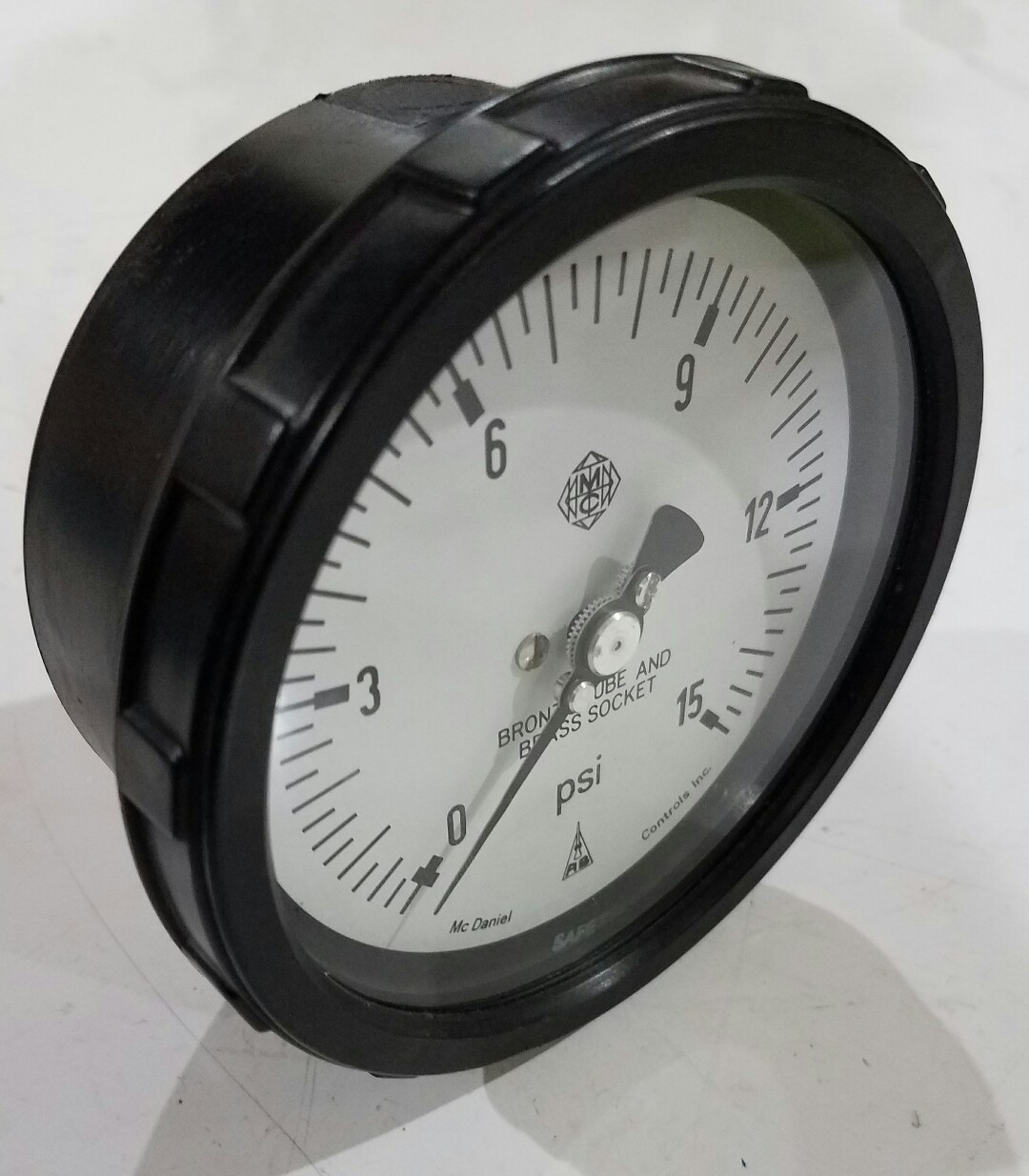Mc Daniel Controls MC 15 PSI Pressure Gauge 1/4 NPT thread inlet