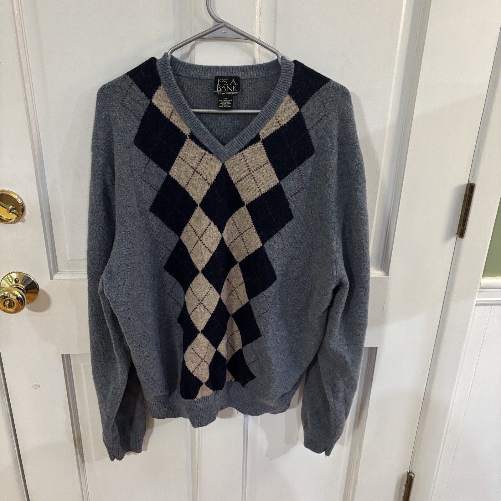 Vintage Jos A Bank Mens Sweater XL Gray Argyle Long Sleeve V Neck