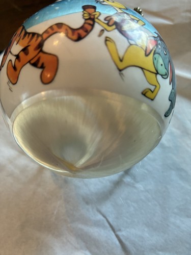 Ornement satin vintage 1979 poinçon incassable Lg 3" Winnie l'ourson Noël - Photo 4 sur 4