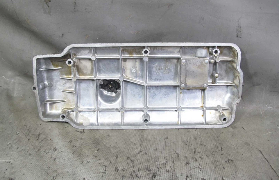 BMW 2002tii E21 320i M10 1968-179 4 cilindros motor culata válvula cubierta OE Foto 3 de 4