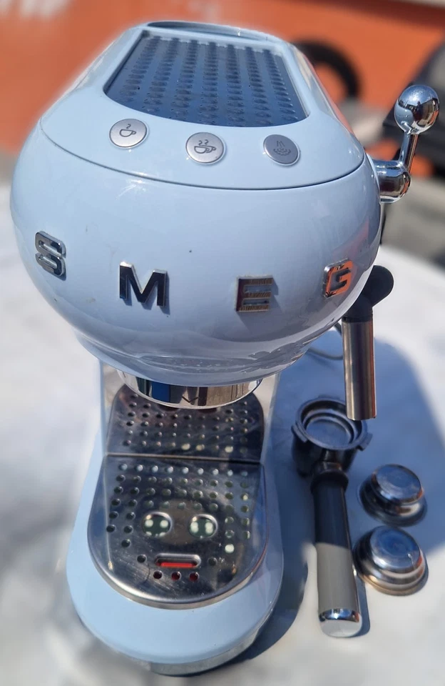 Smeg ECF01, foto 3 di 4