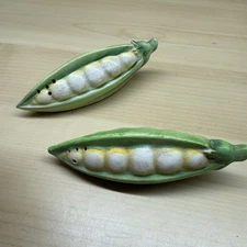 Vintage, peas in a pod Bean Pod salt and pepper shakers, Japan