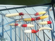 LOT OF 9 VINTAGE RED/WHITE WOOD LURES,SOUTH BENDS,UNKNOWNS,2 GLASS EYED,CHEAP