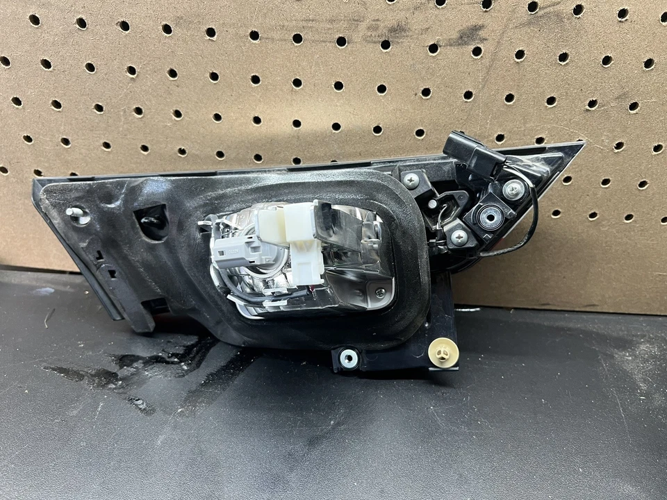 34150-T3R-A71 OEM Acura ILX Lámpara trasera interior derecha lado pasajero Foto 4 de 4