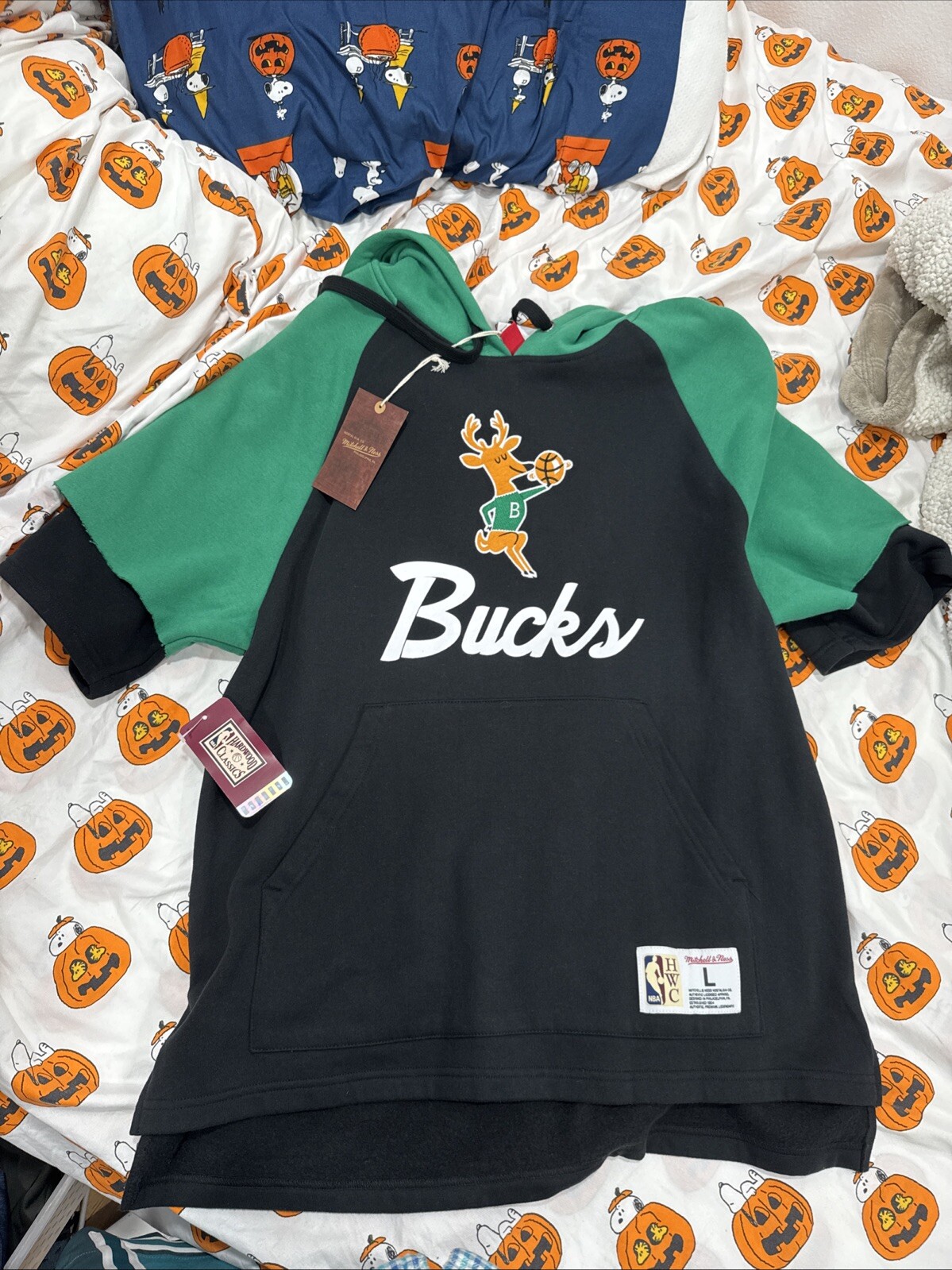 Milwaukee bucks mitchell and ness Hardwood Classics hoodie Size Large.