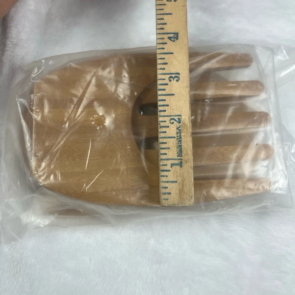 SEALED The Pampered Chef Salad Claw Bamboo Hand Shaped Easy Serve Sustainable - Image 4 of 4