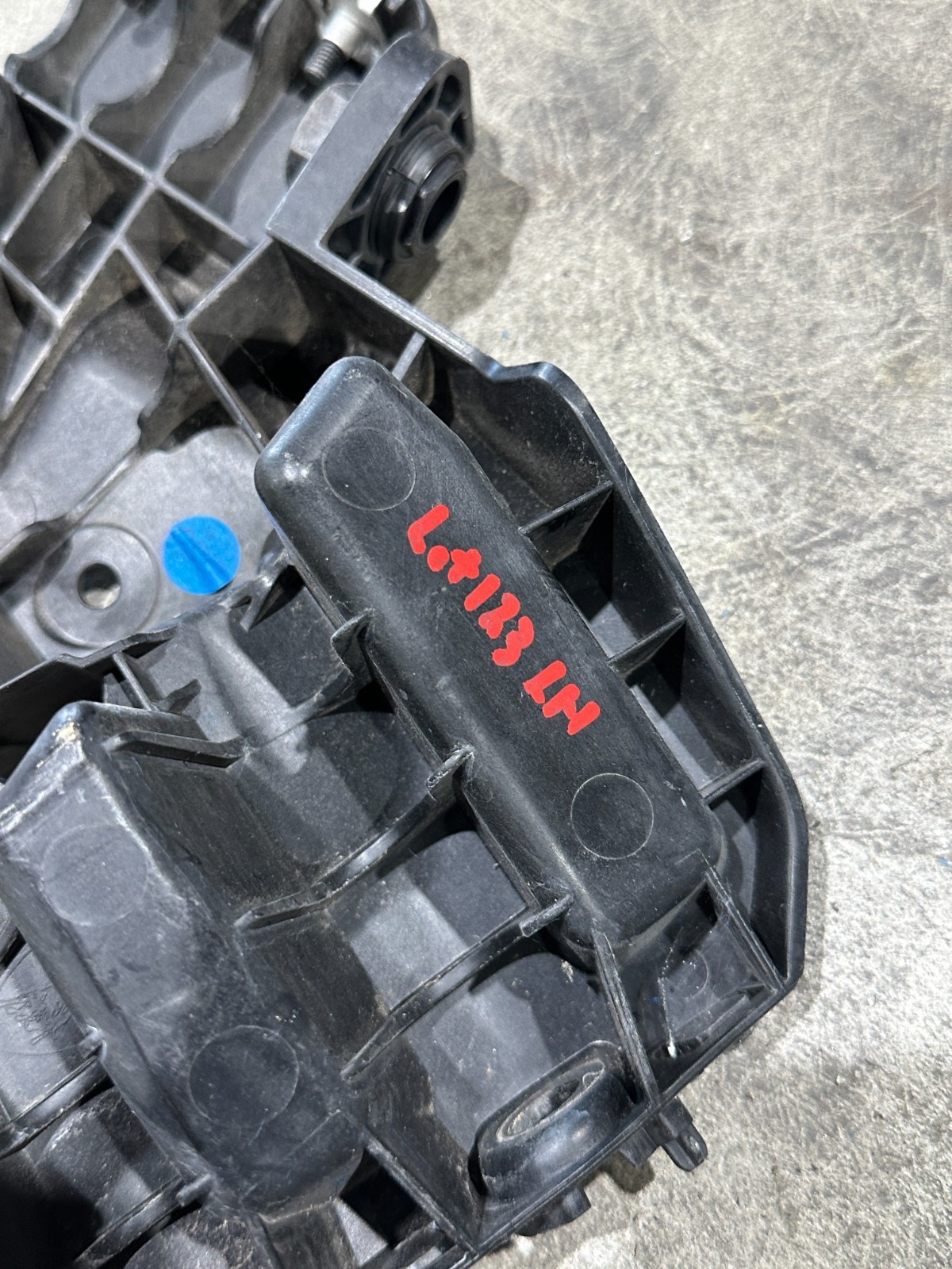 Lamborghini Urus 2018-2024 Front Left Bumper bracket