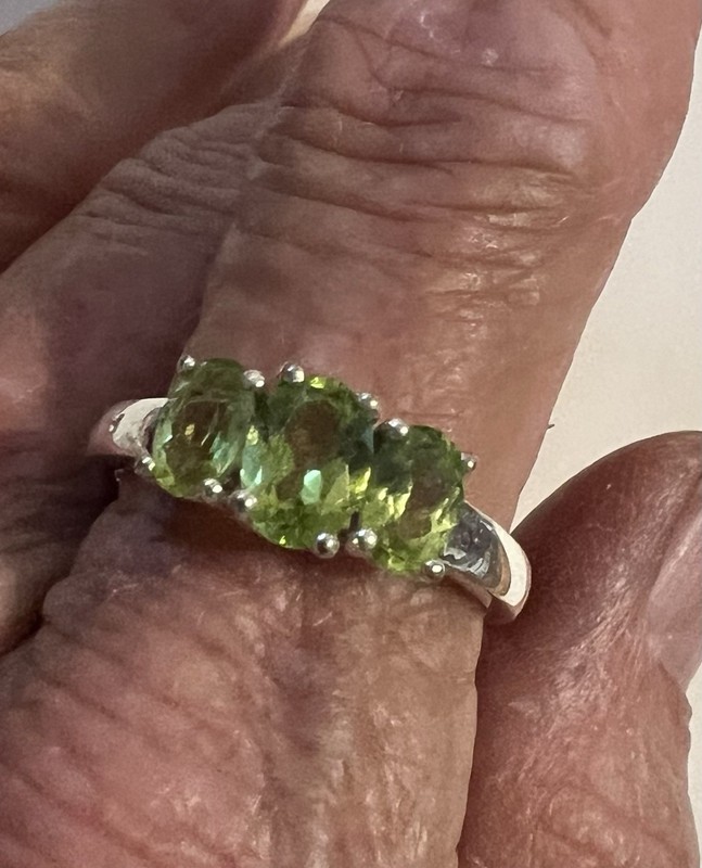 Vintage TC 925 Sterling Silver 3-Stone Green Peridot Statement Ring Size 8