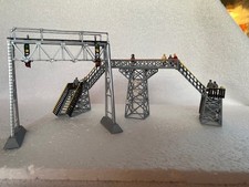 Lot of 2 HO Scale Bachmann Signal &Heljan Pedestrian Bridges fully assembled