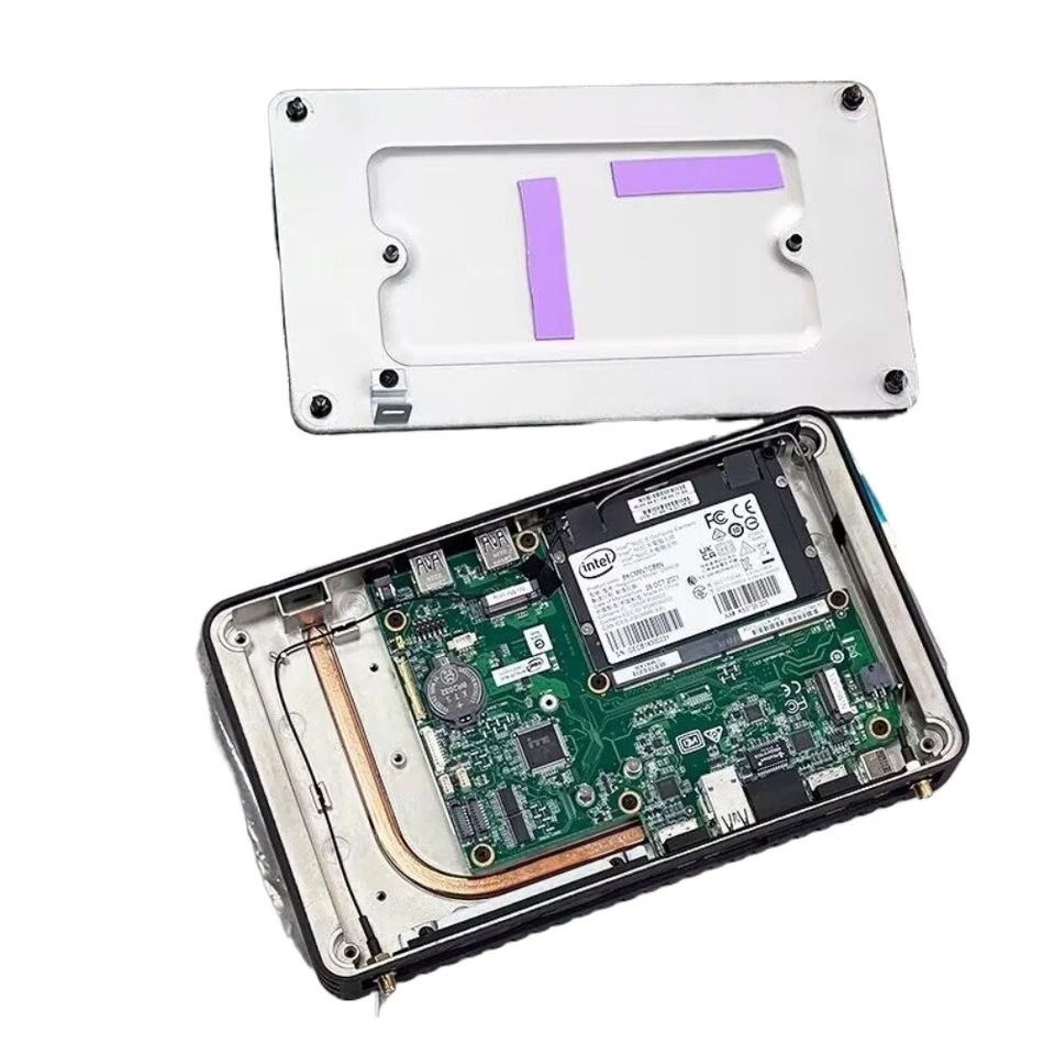 Intel NUC computing module, BKCM8V7CB8N Core i7-8665U with 8GB of memory - Image 3 of 3