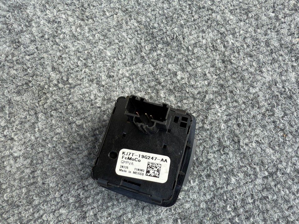 FORD BRONCO SPORT 21-25 OEM CENTER CONSOLE REAR POWER OUTLET SOCKET ...