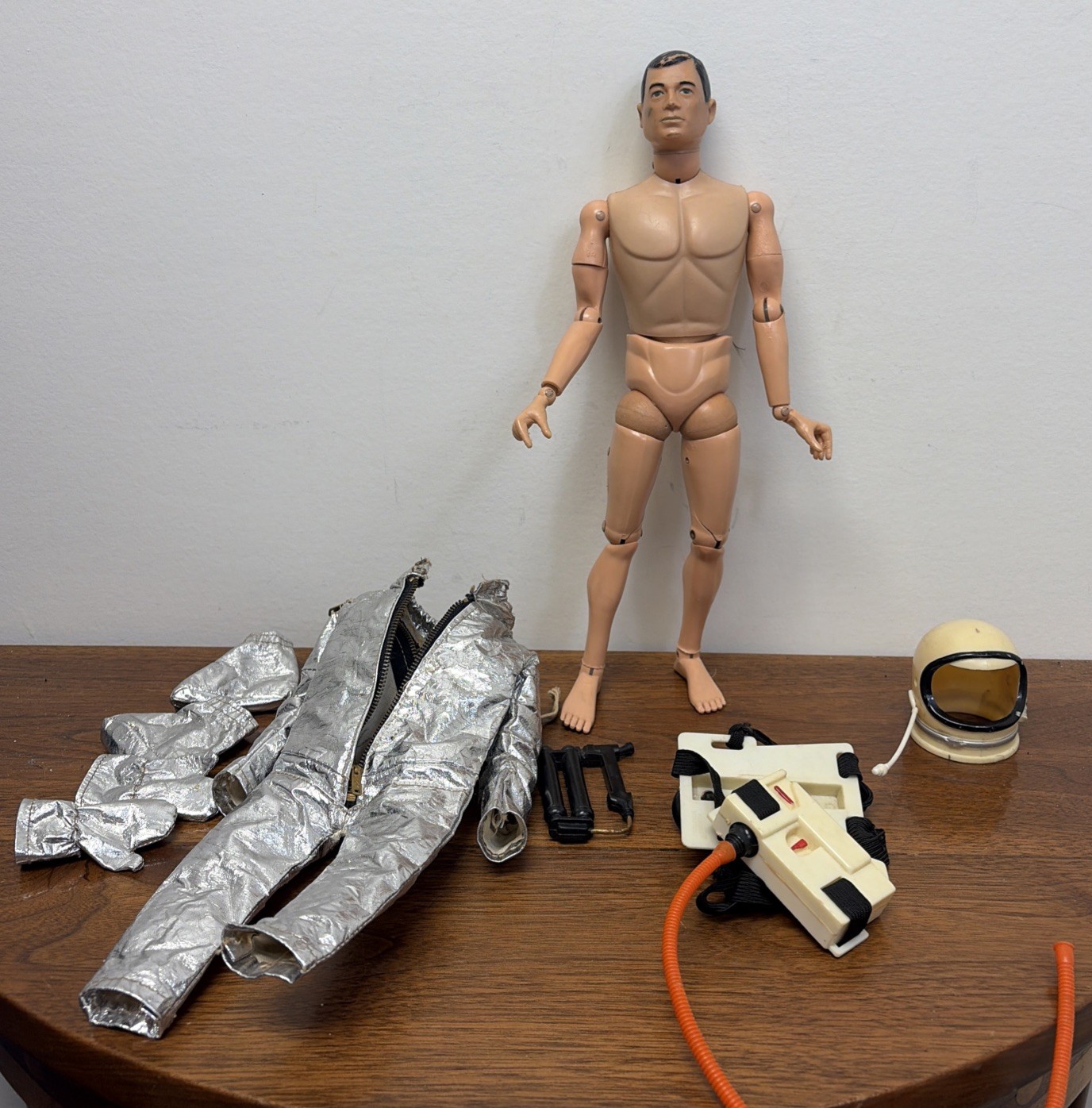 Figura de astronauta GI Joe vintage años 60 con algún equipo patente leer descripción