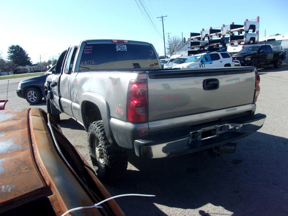 Used Radiator fits: 2006 Chevrolet Silverado 2500 pickup 6.6L diesel Grade C Foto 3 de 4