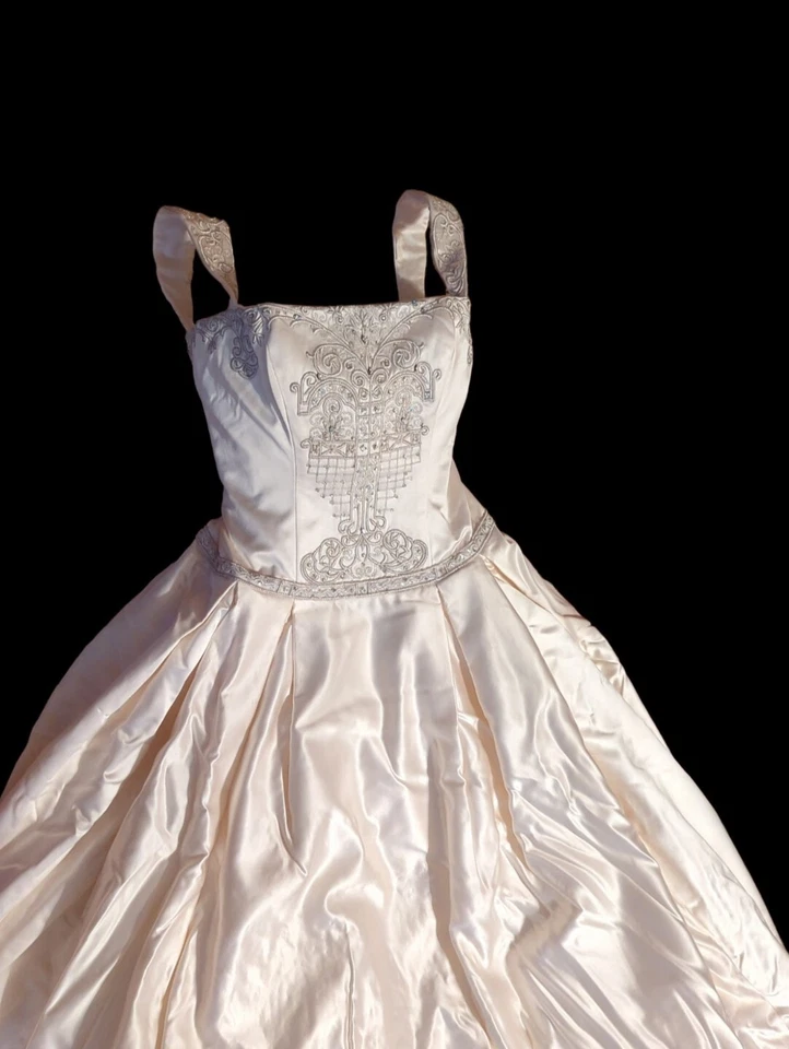 Wedding Dress With Embroidery Beading Bodice Straps Size 6 Ivory A-Line By 2be - Image 2 of 4