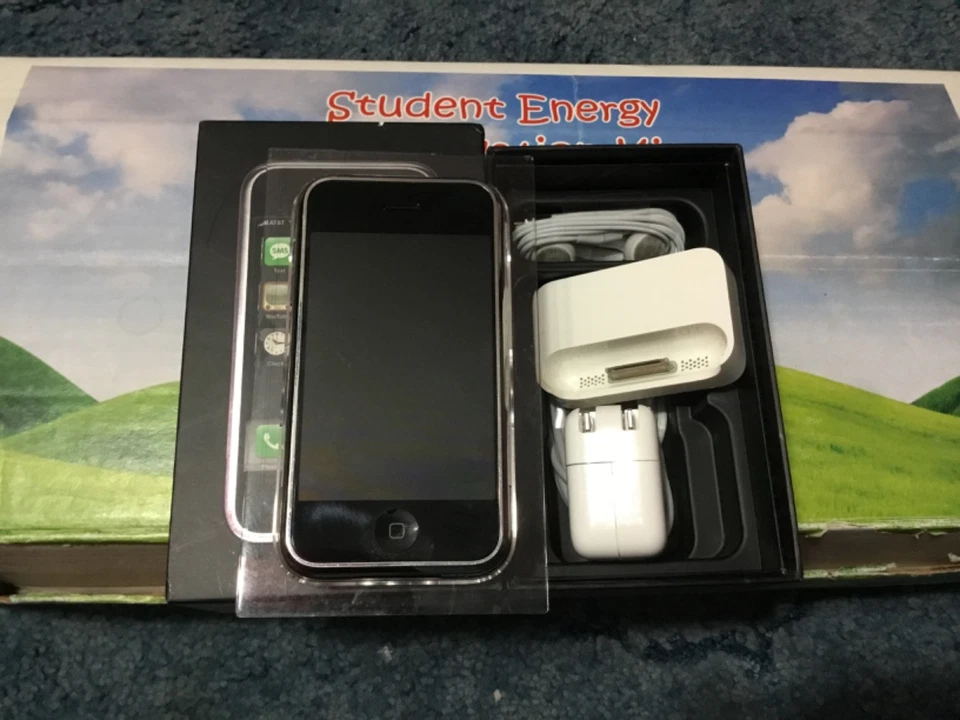  Apple iPhone 1st Generation 2G - 8GB - MA712LL/A - With Original Box ( Read )! - Image 2 of 4