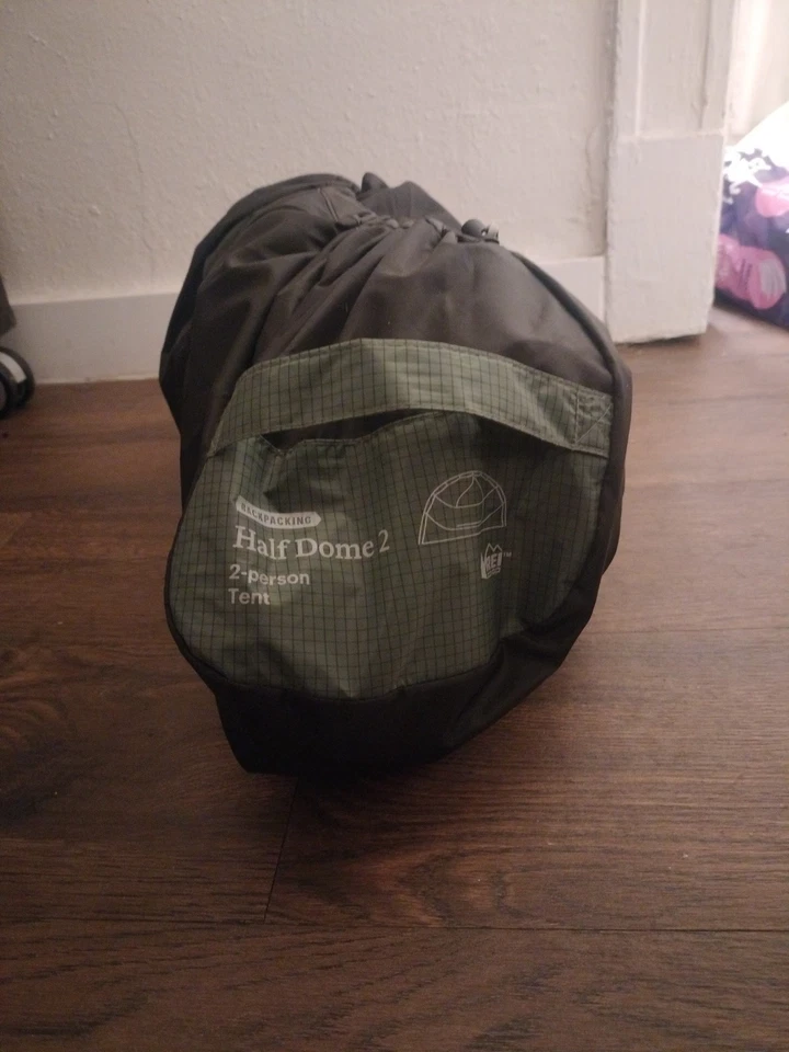 Tienda cooperativa REI Half Dome 2 Plus con huella Foto 2 de 2