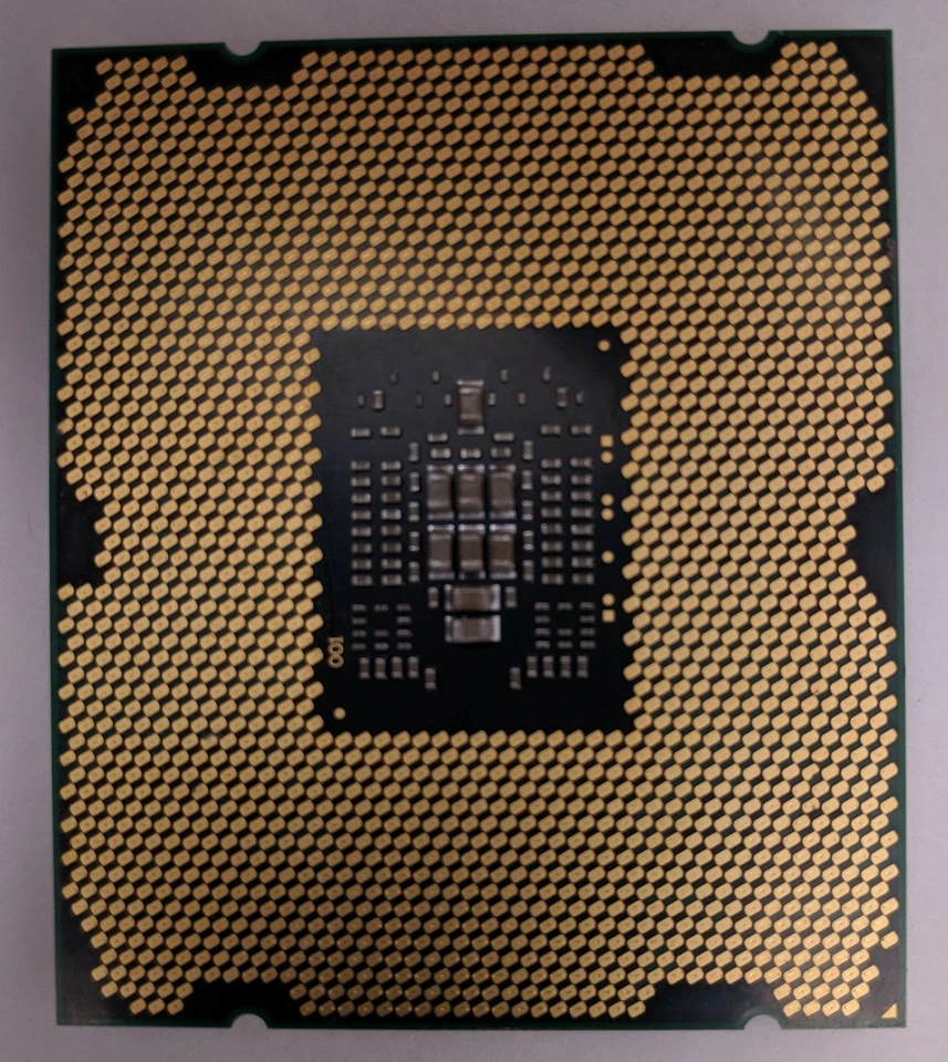 Procesador CPU de cuatro núcleos Intel Core i7-3820 3,60 GHz LGA 2011/Socket R 10 MB SR0LD Foto 2 de 2