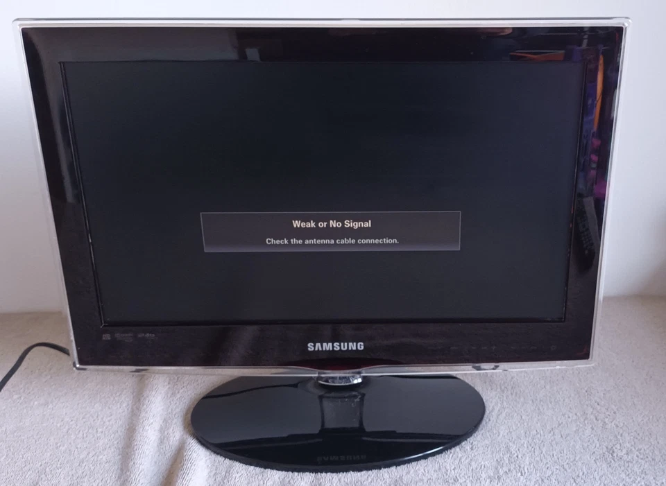 Samsung UE19C4000PW 19' LED Slim TV *FULLY WORKING* With Remote Control - Image 2 of 4