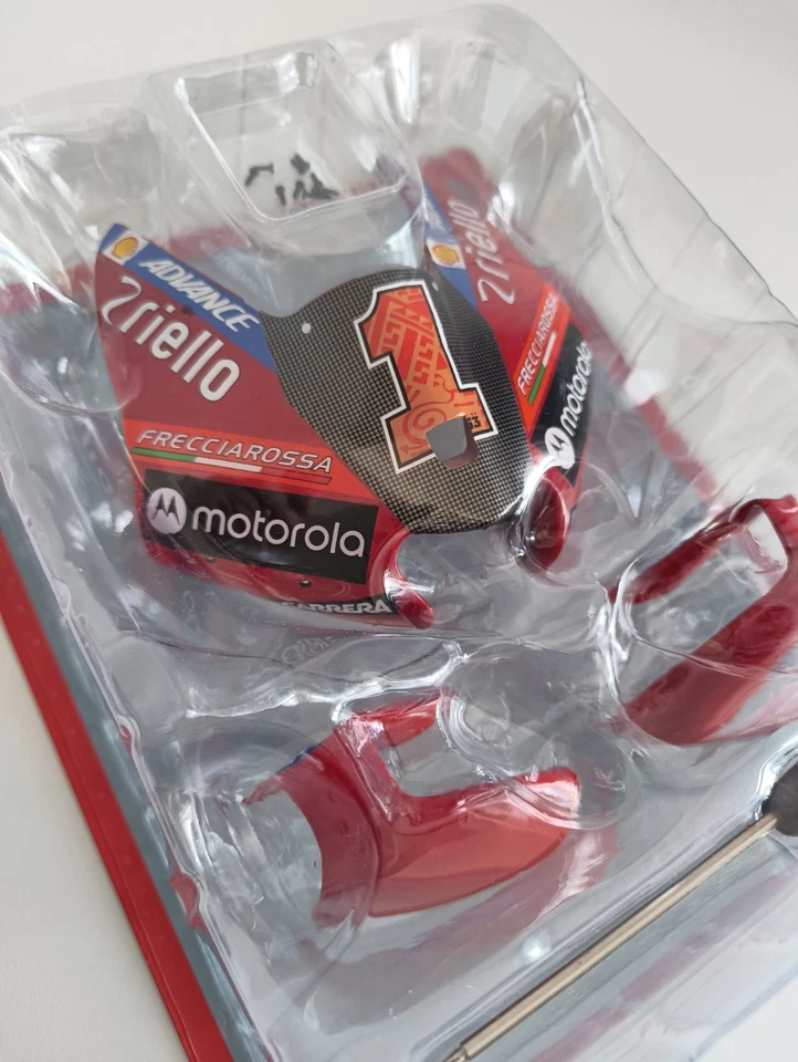 DUCATI DESMOSEDICI GP23 MOTOGP 2023 1:4 1° USCITA CON FASCICOLO DEAGOSTINI - Immagine 2 di 3