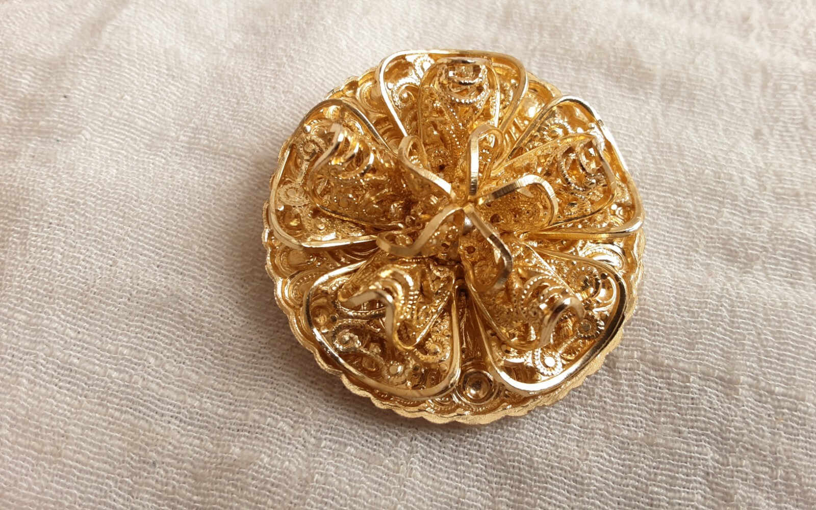 FILIGREE SCARF CLIP VINTAGE WESTERN GERMANY GOLDTONE … Gem