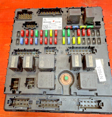 Mitsubishi Canter Fuso 2013 Kontrolleinheit Sicherungskasten MK543400 N7601
