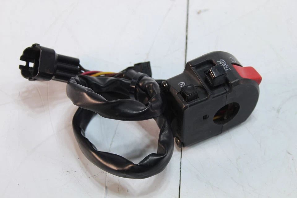 Kawasaki Ninja ZX6R ZX636C 2005 clip derecho en el mango interruptor de arranque apagado Foto 2 de 4