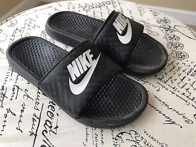 sla Inloggegevens Broederschap Nike Benassi Slides Sandals Flip Flop Swoosh Black White Women&#039;s US  Size 9 | eBay