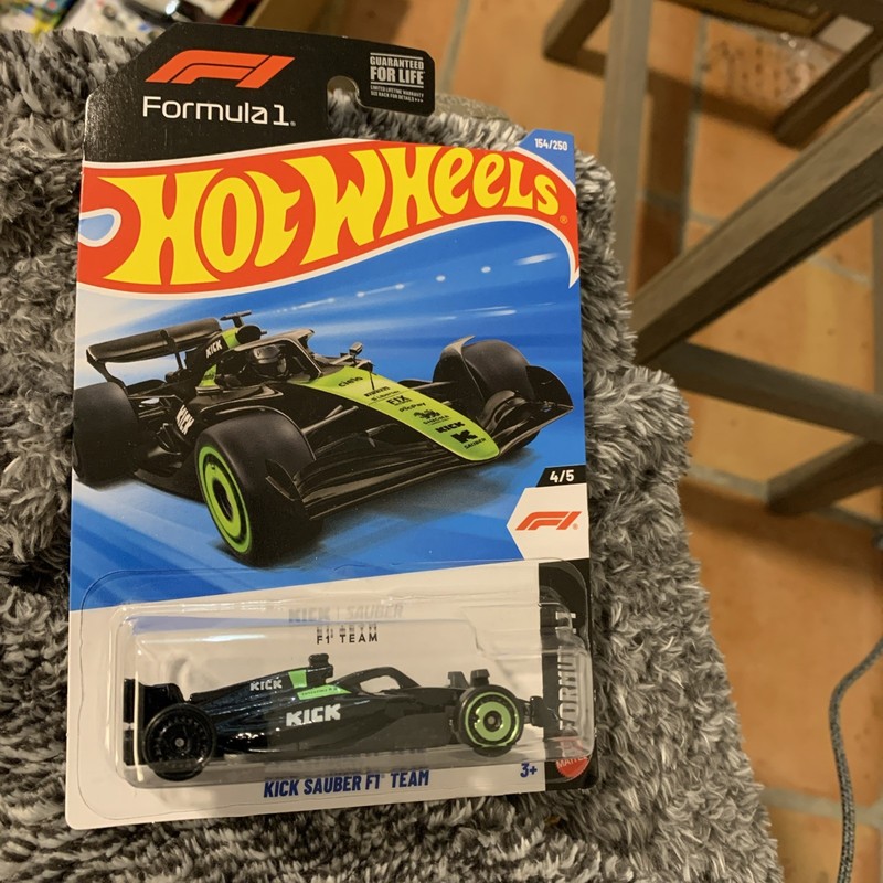 Hot Wheels Kick Sauber F1 Team Formula 1 1:64 Diecast Car 2025 Black Green