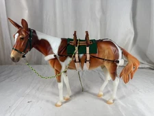 CM 1:9 Scale Pack Saddle and Green Halter
