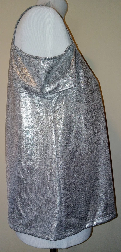 Top de manga corta lamado metálico plateado brillante para mujer talla mediana hombro frío Foto 3 de 4