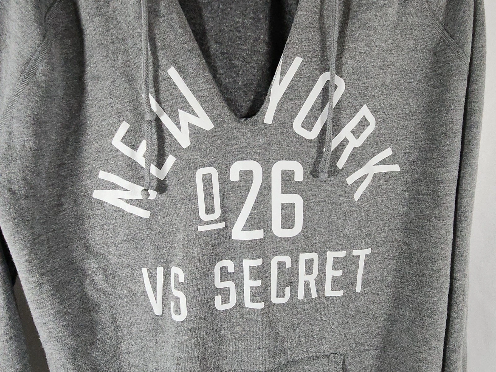 UNDERCOVER Felpa con cappuccio Victorias Secret donna New York VS grigia taglia media