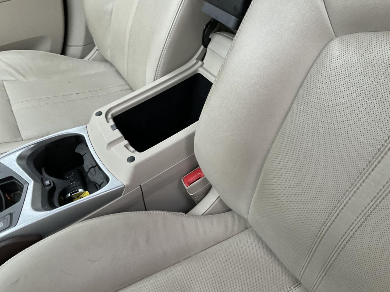 Seat Belt Driver Buckle for 2010-2012 Cadillac SRX Part 4699474