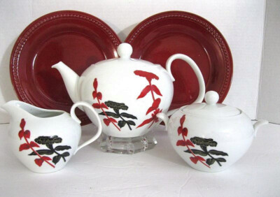Noritake Nippon Toki Kaisha  TEAPOT, SUGAR & CREAMER Paprika/Red Floral on White
