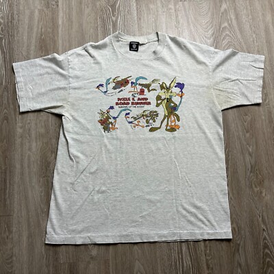 Looney Tunes Road Runner Wile E Coyote Vintage Graphic Grey Red T