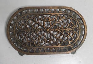 Cast iron oval trivet 9 3/4" x 6" Taiwan vintage