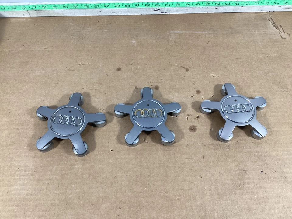 2016 AUDI A3 — центральный колпак колеса 4F0601165N 3 шт от оригинального производителя - Изображение 2 из 4