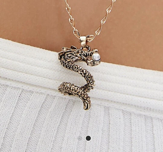 Collar colgante Forever 21 dragón Foto 2 de 2