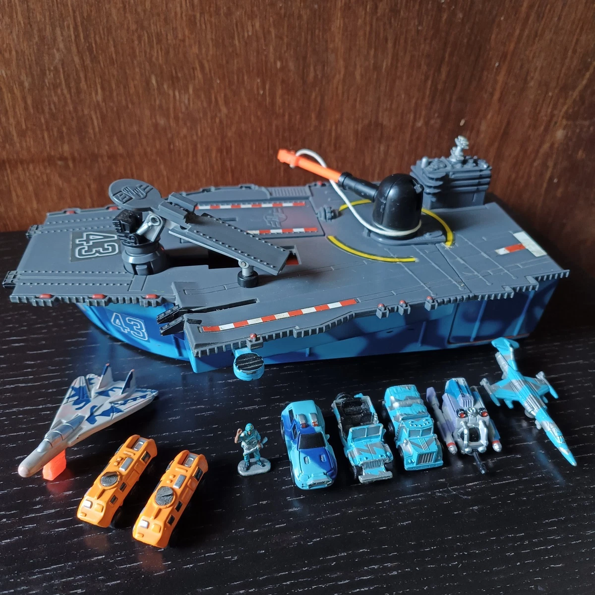 Lot Porte-avions Micro Machines Hasbro + Véhicules - Années 80/90 - Occasion