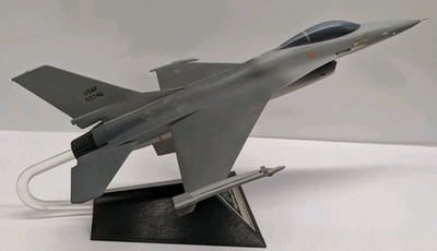 Vintage F-16 Fighting Falcon General Dynamics Desk Shelf Model US Air Force 14''
